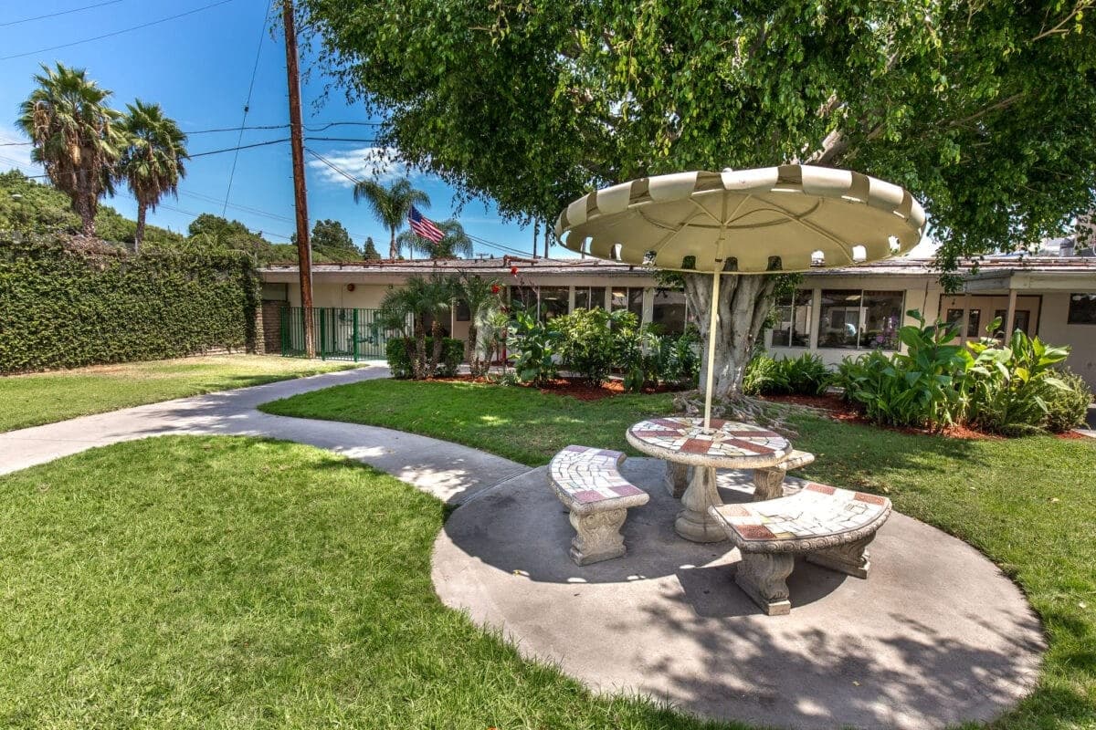 ARTESIA PALMS CARE CENTER photo 3