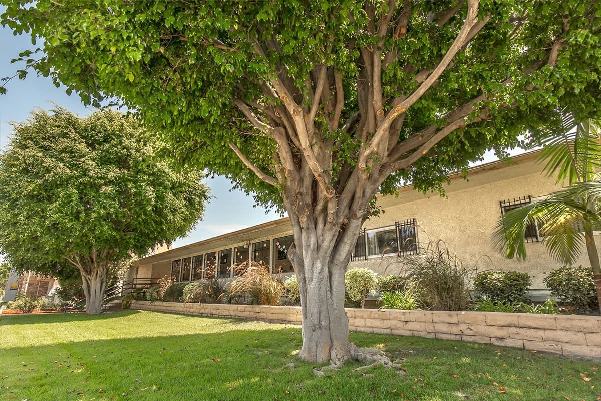 ARTESIA PALMS CARE CENTER photo 2