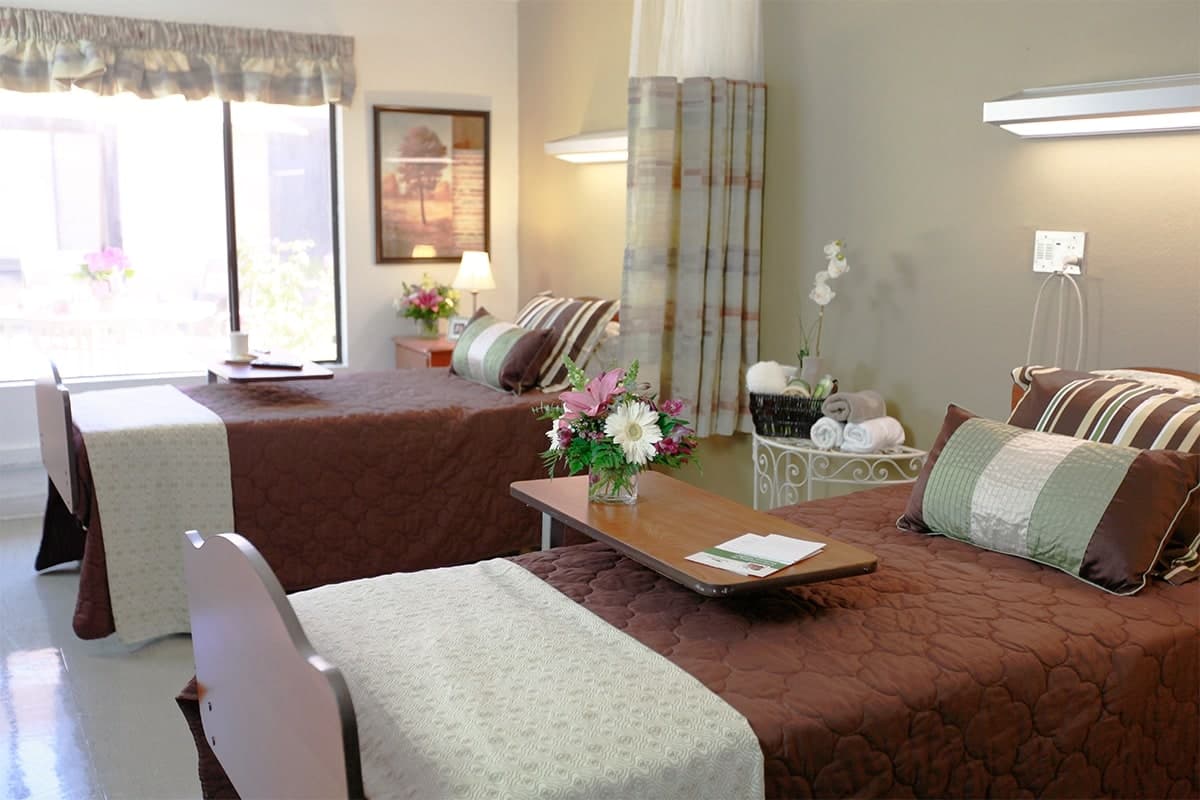 AUBURN OAKS CARE CENTER photo 4