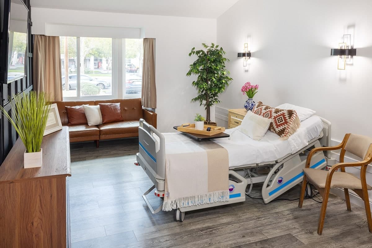 SAN JOAQUIN NURSING CENTER AND REHABILITATION CENT photo 4