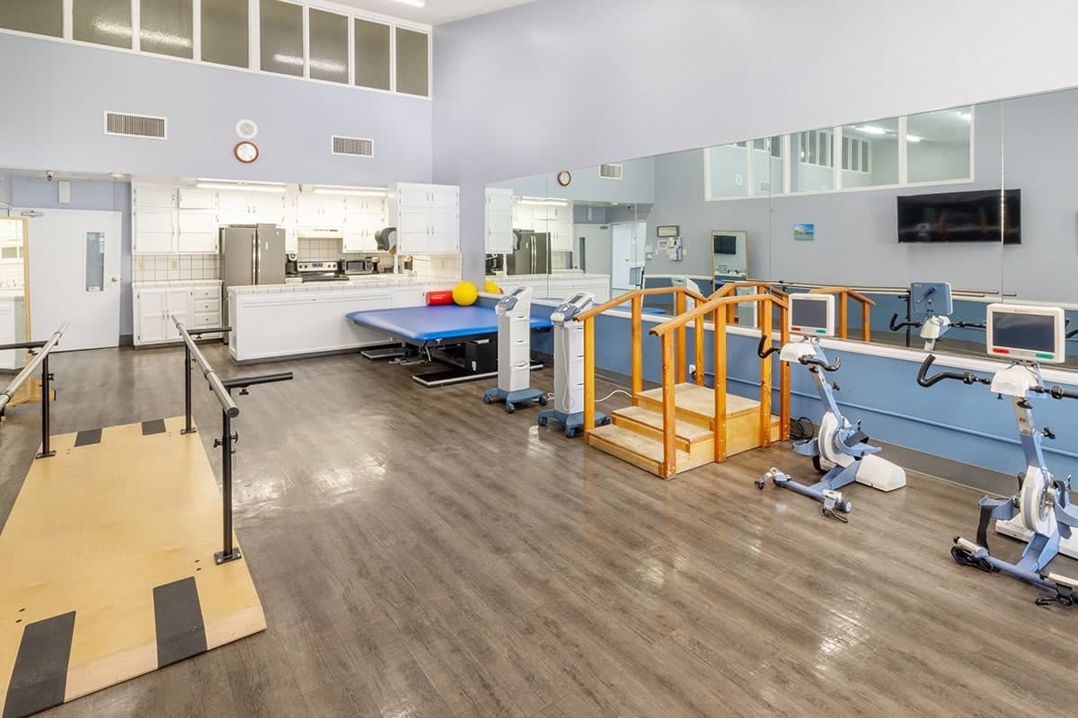 SAN JOAQUIN NURSING CENTER AND REHABILITATION CENT photo 5
