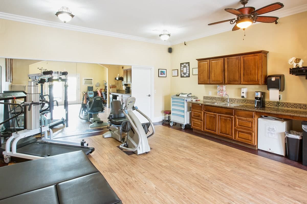 LA PALOMA HEALTHCARE CENTER photo 4