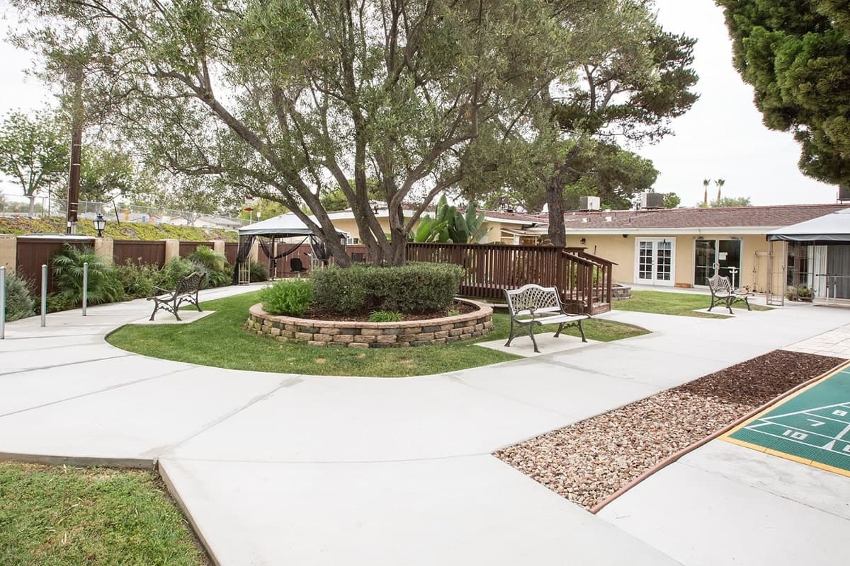 LA PALOMA HEALTHCARE CENTER photo 1