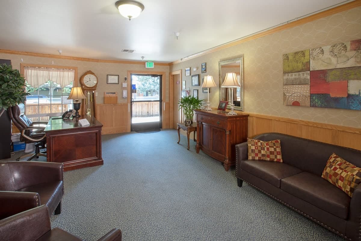 REDWOOD COVE HEALTHCARE CENTER photo 3