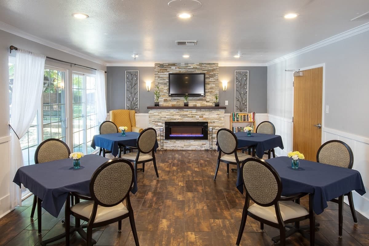 REDWOOD COVE HEALTHCARE CENTER photo 4
