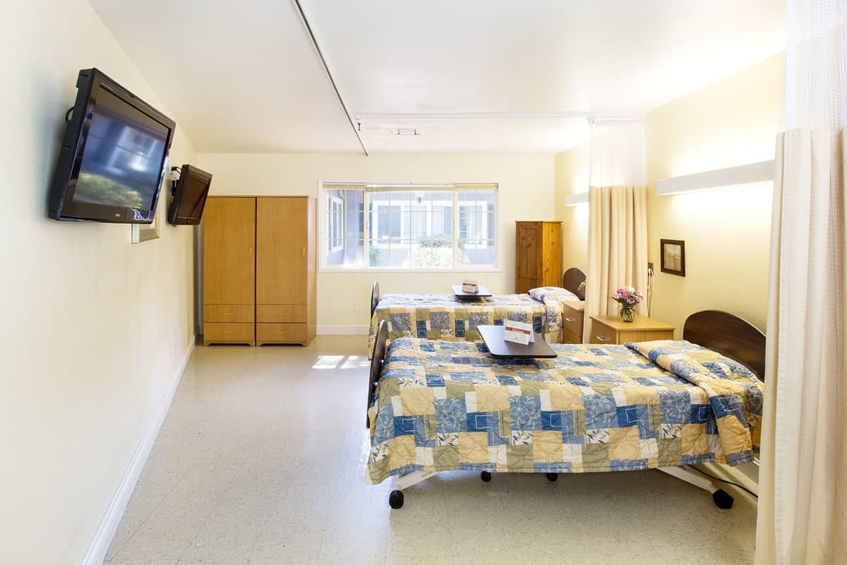 REDWOOD COVE HEALTHCARE CENTER photo 5