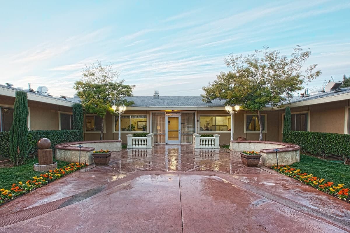 Redlands Healthcare Center photo 1