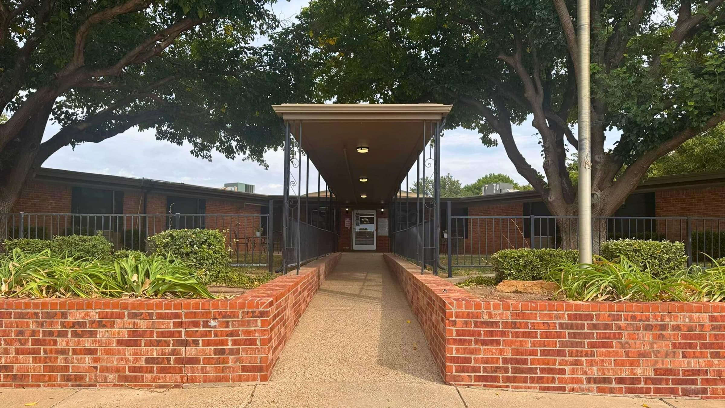 Whisperwood Nursing & Rehabilitation Center photo 2
